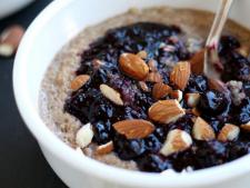 Porridge with blueberries and cinamon class=